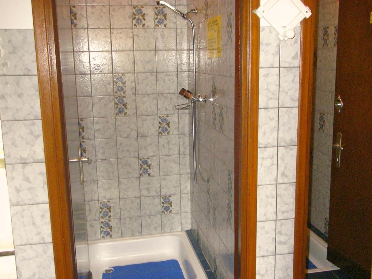 Baracca Backpacker Hostel Aurigeno Стая снимка