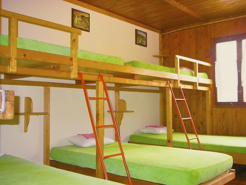 Baracca Backpacker Hostel Aurigeno Стая снимка