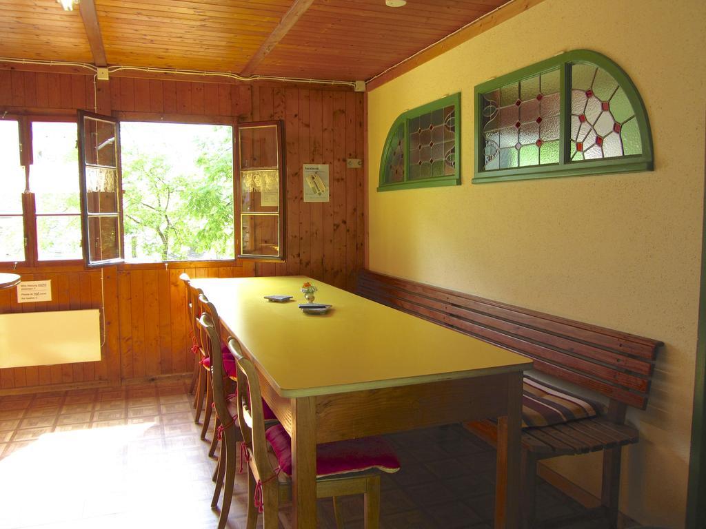 Baracca Backpacker Hostel Aurigeno Стая снимка